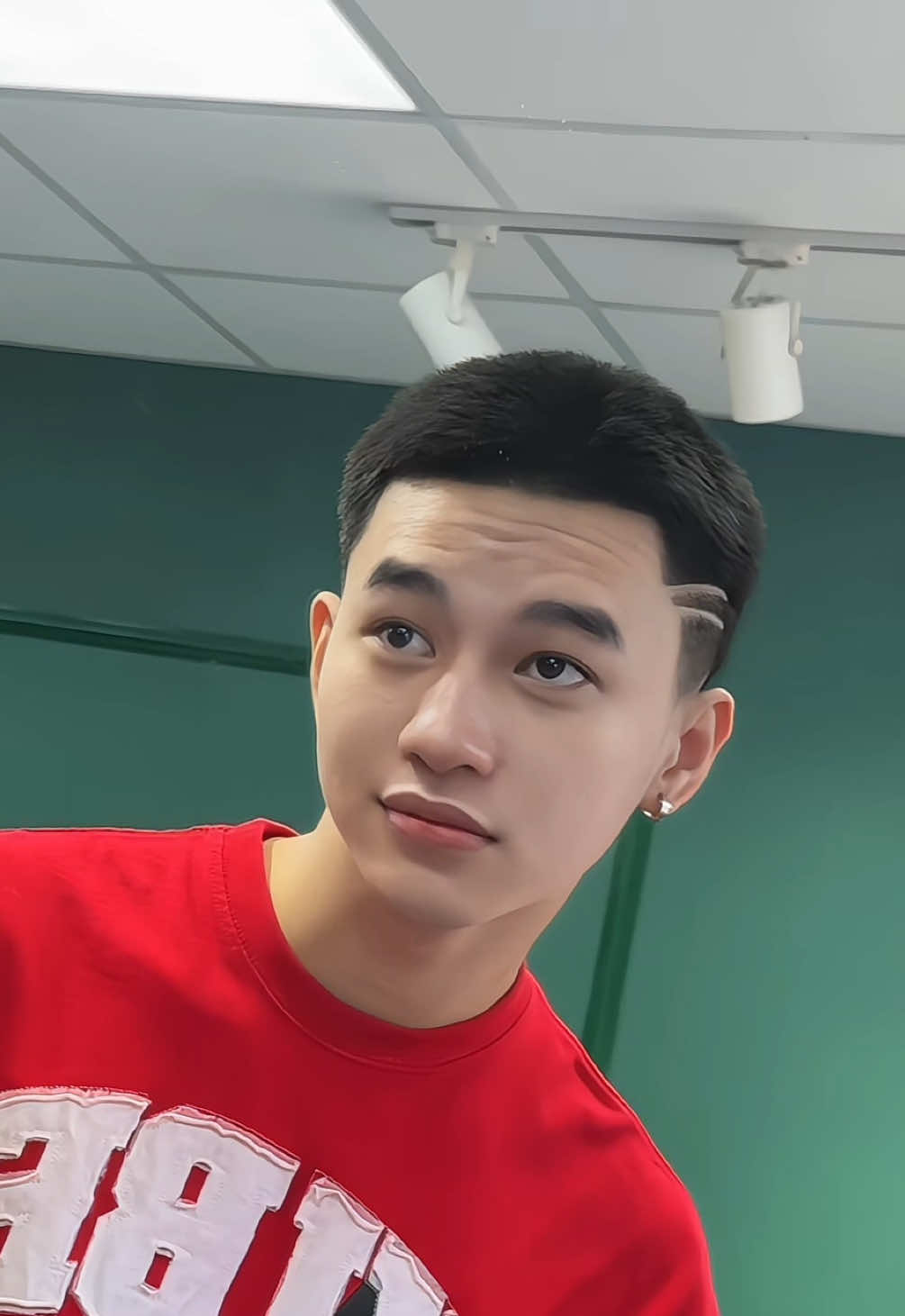 Biến hình cùng “2006 HairStyle” với kiểu tóc Buzz Cut #OngMinhThoToc #MyHair #2006HairStyle #biếnhìnhcựcngầu #mbbarbershop 