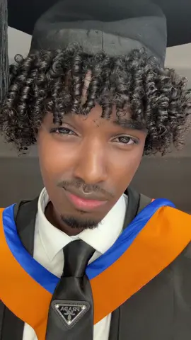 Yess bludd 🫣🤙 #graduation #dmu #bachelorsdegree #dmugraduation2025 #somalitiktok @JELEEL! 