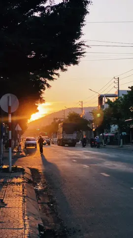 Lâu lắm rồi mới lại thấy những tia nắng chiều. #dalat #fyp #xuhuong2025 #sunset 