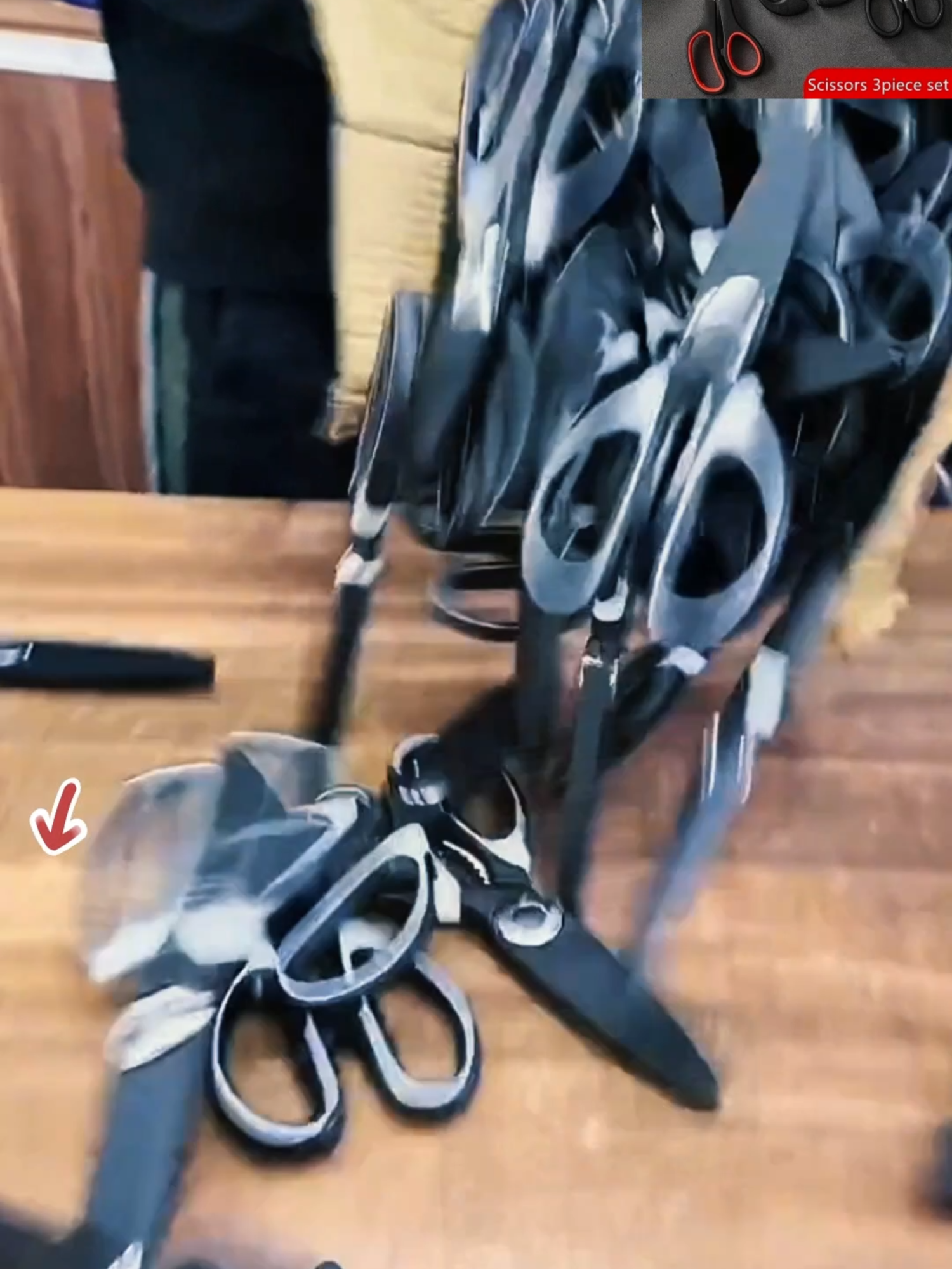 Kitchen scissors are very useful. Click the yellow basket to buy.#fyp #froyou #goothing #tiktokshop