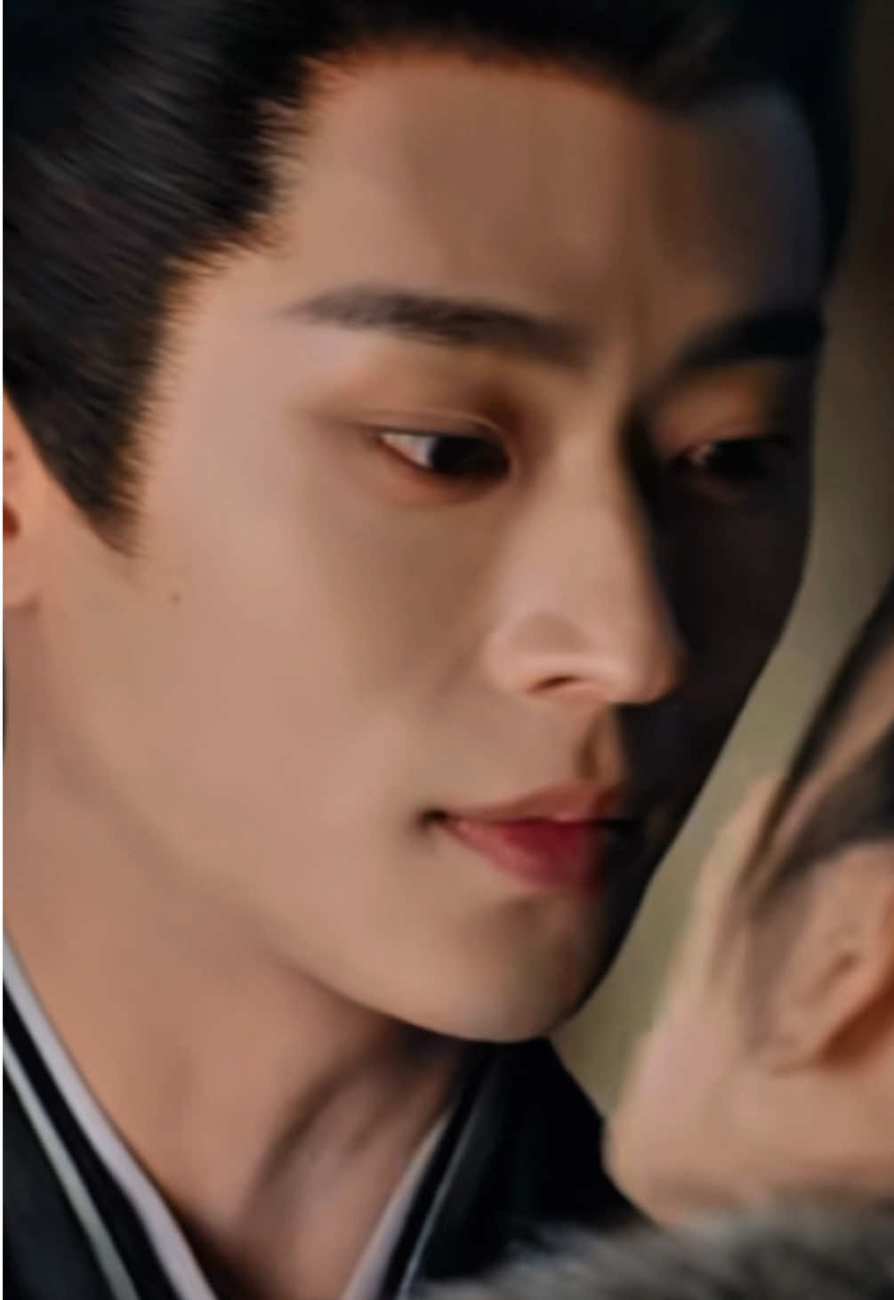 EP29. 👰‍♀️ข้าชอบพระจันทร์  แต่พระจันทร์ไม่รู้  🤴ยังชอบพระจันทร์อยู่ไหม?  พระจันทร์เป็นของเจ้าแล้ว  🌙  อร๊ากกกก !!!  คำสารภาพรักแต่ไม่มีคำว่ารัก  หลังจากนั้น ทั้งอดีตแม่ทัพเฟยหงและแม่ทัพเฟิงอวิ๋นก็สู้กันอย่างดุเดือด โดยที่ไม่ได้ใช้อาวุธ 🤭😚🫣#เหนือสมรภูมิ #legendofthefemalegeneral #锦月如歌 #เฉิงเหล่ย #โจวเย่ 
