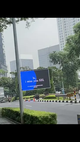 semesta mendukung gue liat ini, karena tiba2 bgt depan kantor?!!🥹🥹🥹 #lany #xxl @paul klein #lalalafest