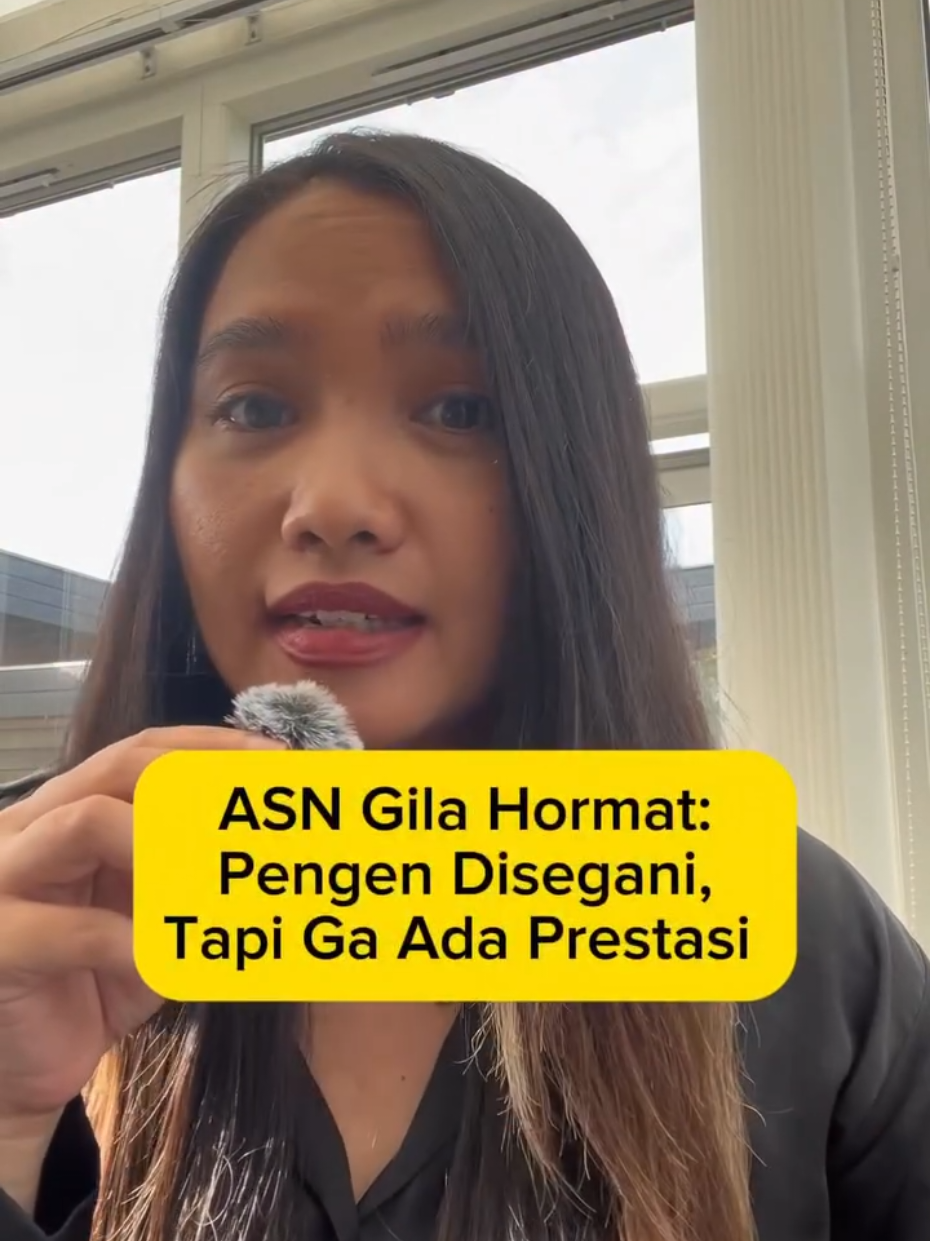 ASN bukan hanya sekadar profesi. Gaji mereka berasal dari uang pajak rakyat. Itu artinya, setiap keringat yang mereka keluarkan seharusnya dipersembahkan untuk rakyat. Bekerja maksimal. Memberikan pelayanan terbaik. Memikirkan rakyat dan mengutamakan kepentingan rakyat di atas segalanya. Karena sejatinya, ASN adalah pelayan masyarakat, bukan yang dilayani. ✊ #fyp #foryou 