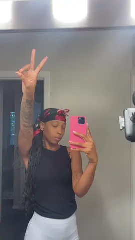 Morning face routine 😍😩 10 10 10 ‼️🤭 #lesbiansoftiktok🏳️‍🌈 #wlw #morningroutine #skincare 
