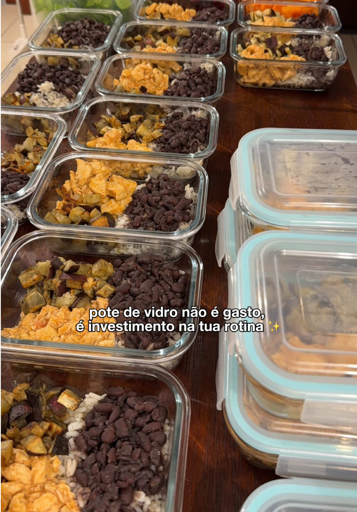 se tu ainda usa pote de plástico pras marmitas, deixa eu te convencer do vidro 👇 🍴 conserva melhor o sabor 🔥 pode ir direto ao micro-ondas e forno ❄️ aguenta congelador sem deformar ✨ não mancha, não pega cheiro e dura muito mais um detalhe que muda a praticidade e até dá mais vontade de comer tua marmita 💚