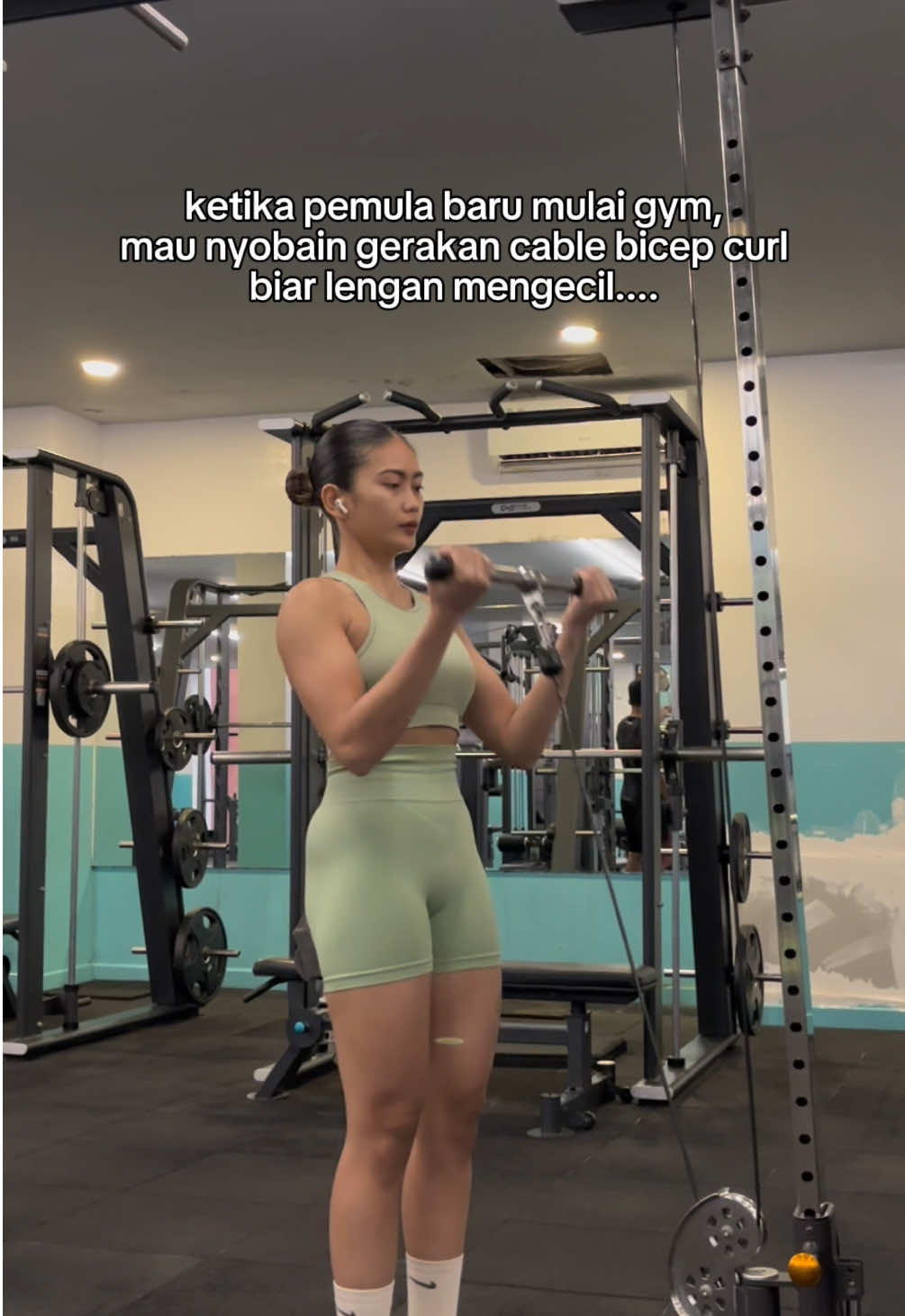 kamu masih kyk gini gaa nihh?kalo masih, STOP SKRG!! liat ini dulu deh #gym #bicepcurl #biceps #pullday #gympemula 