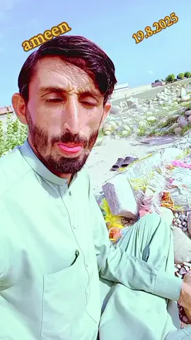 یا اللہ میرے والد کو قبر میں پھولوں کا بارش کرے امین 