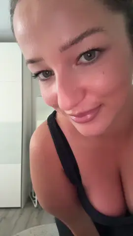 ✌🏼😘 #girlssupportgirls #fürdich #fyp #creatorsupporter #curvywomen #curvytok 