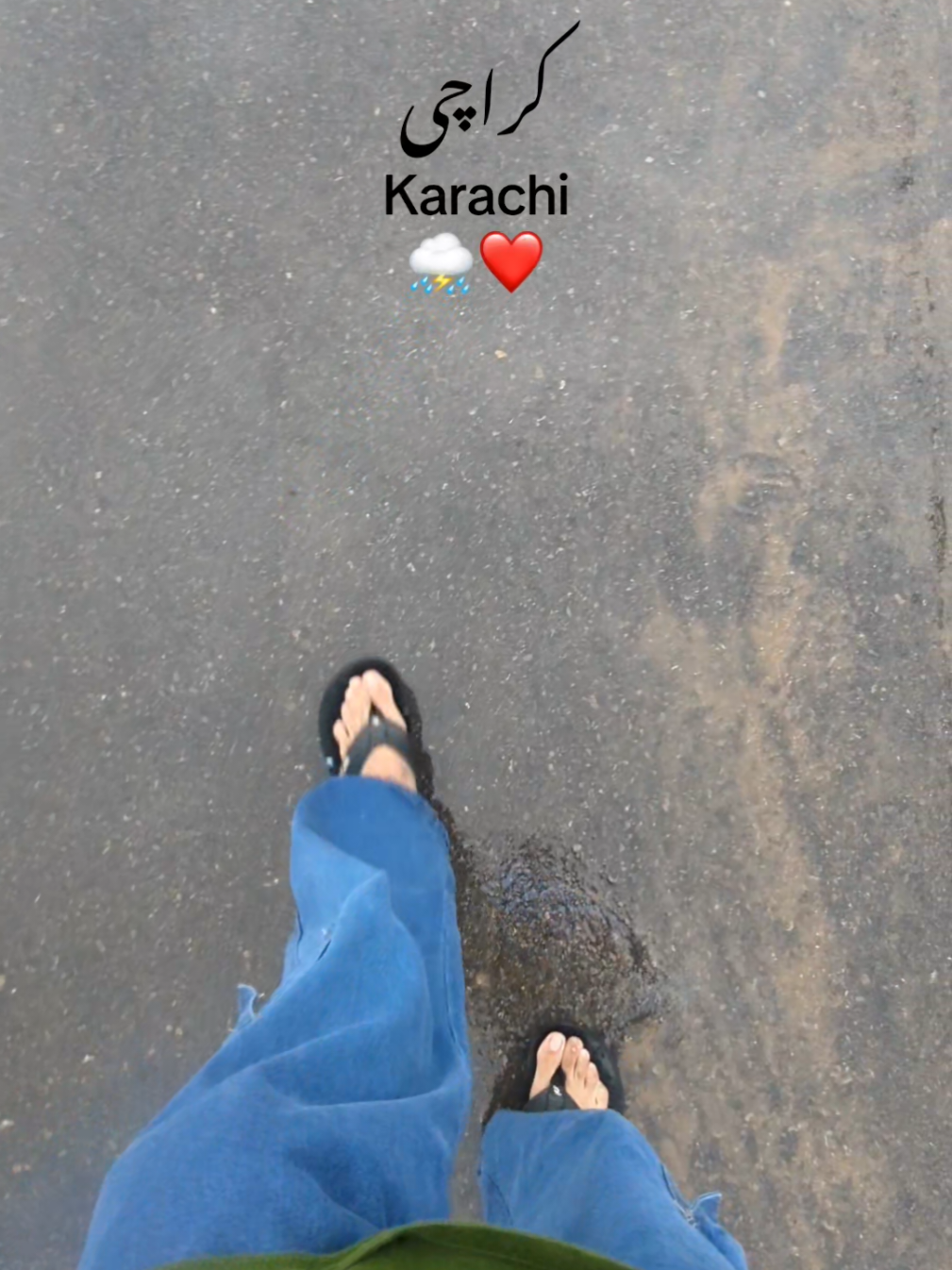 Doob gaya 😂✨🖐🏻                                                    - . . . #fyp #karachi #rain #karachirain #creatorsearchinsights 