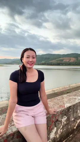 Nếu như tôi nói tôi có vài chục tỷ thì có con quỷ mới tin tôi  Ngươi nghèo tiếng nói ai nghe phải không 🤭😇😇😇