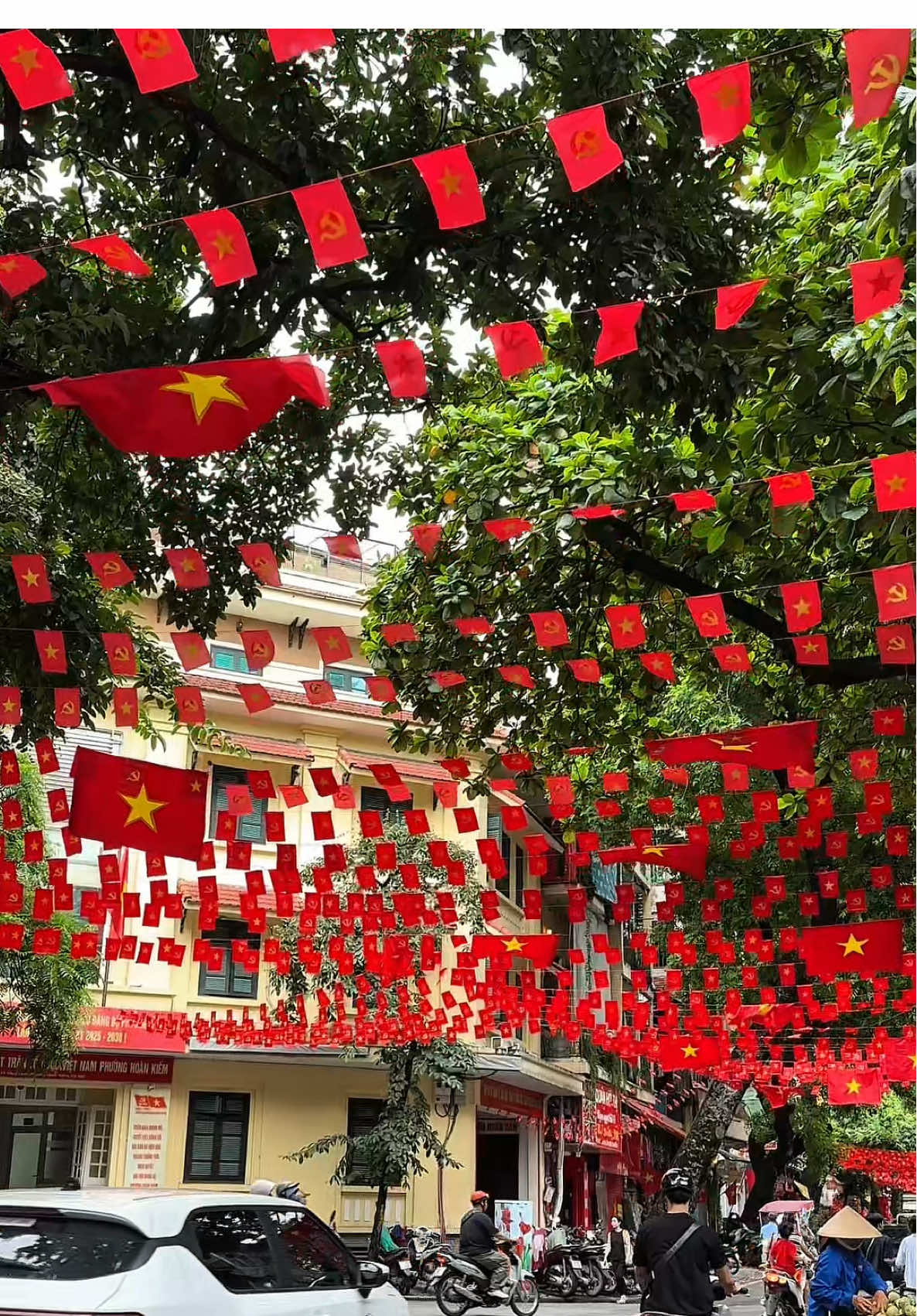 Các con phố rợp bóng cờ 🇻🇳🇻🇳 Hà Nội trong tôi đẹp lắm 🥰🥰 #thosandoan #ancungtiktok #80namquockhanh #quockhanh2025 #mung2thang9 