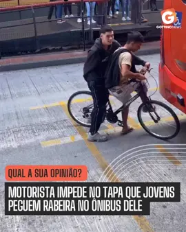 Qual a sua opinião sobre a atitude do motorista? Caso aconteceu em Curitiba, ele impediu no tapa, que adolescentes pegassem carona no ônibus dele. A famosa rabeira. 