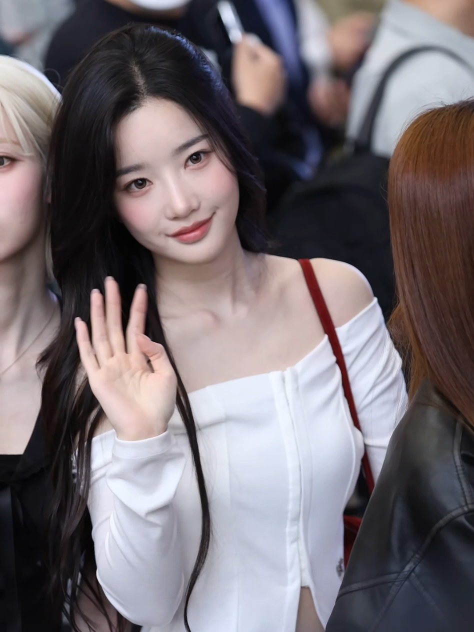 Kim Yooyeon #tripleS #트리플에스 #yooyeon #kimyooyeon #triplesarmpit 