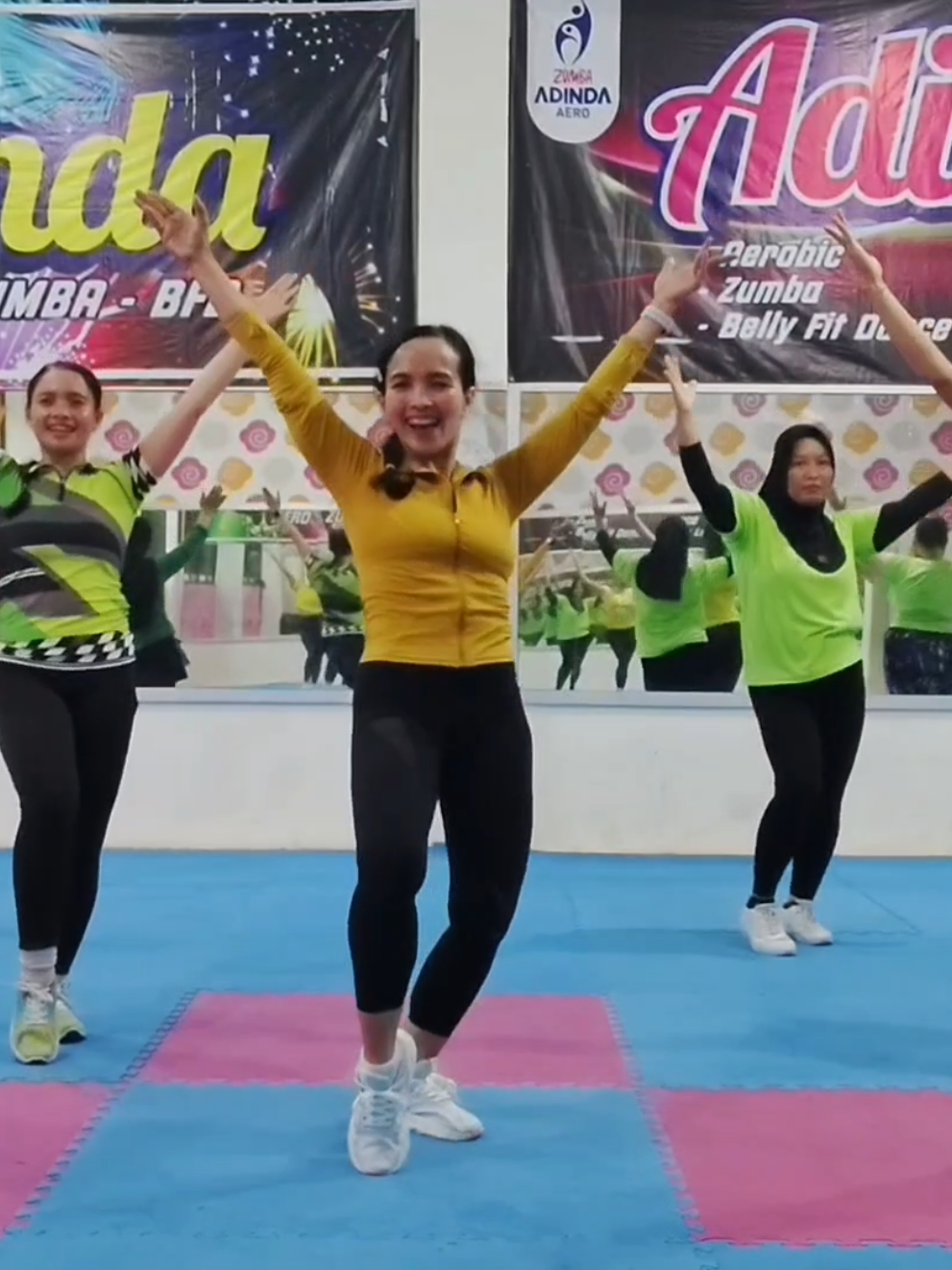 ❤️ Apapun yang kamu lempar akan kembali kepadamu, Maka pastikan apa yang kamu lempar itu adalah kebaikan, Agar kebaikan itu kembali kepadamu 🤗 #fyp #dendang #dendangminang  #dancecallenge #laguviral 