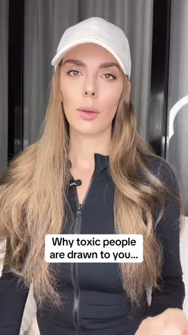 Why toxic people find you — over and over. 💬 Text me — link in bio. #selftrust #emotionalboundaries #HealingJourney #toxichealing #confidentwoman