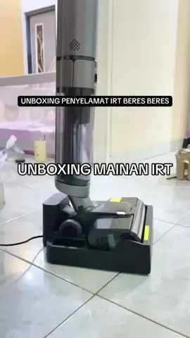 Yang belakang sibuk mainan nailong