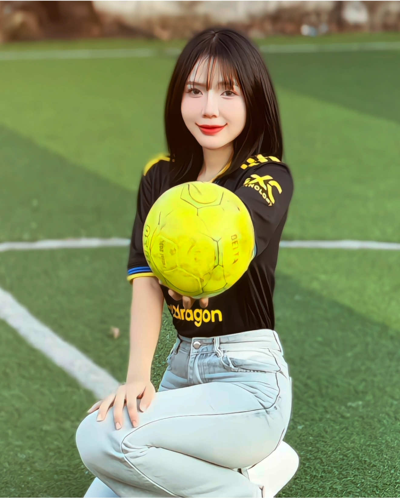 Nghe bảo anh thích trend này em đây cũng vậy nên đành đi quay 🤣 #quynhkiera #viral #football #bongda 