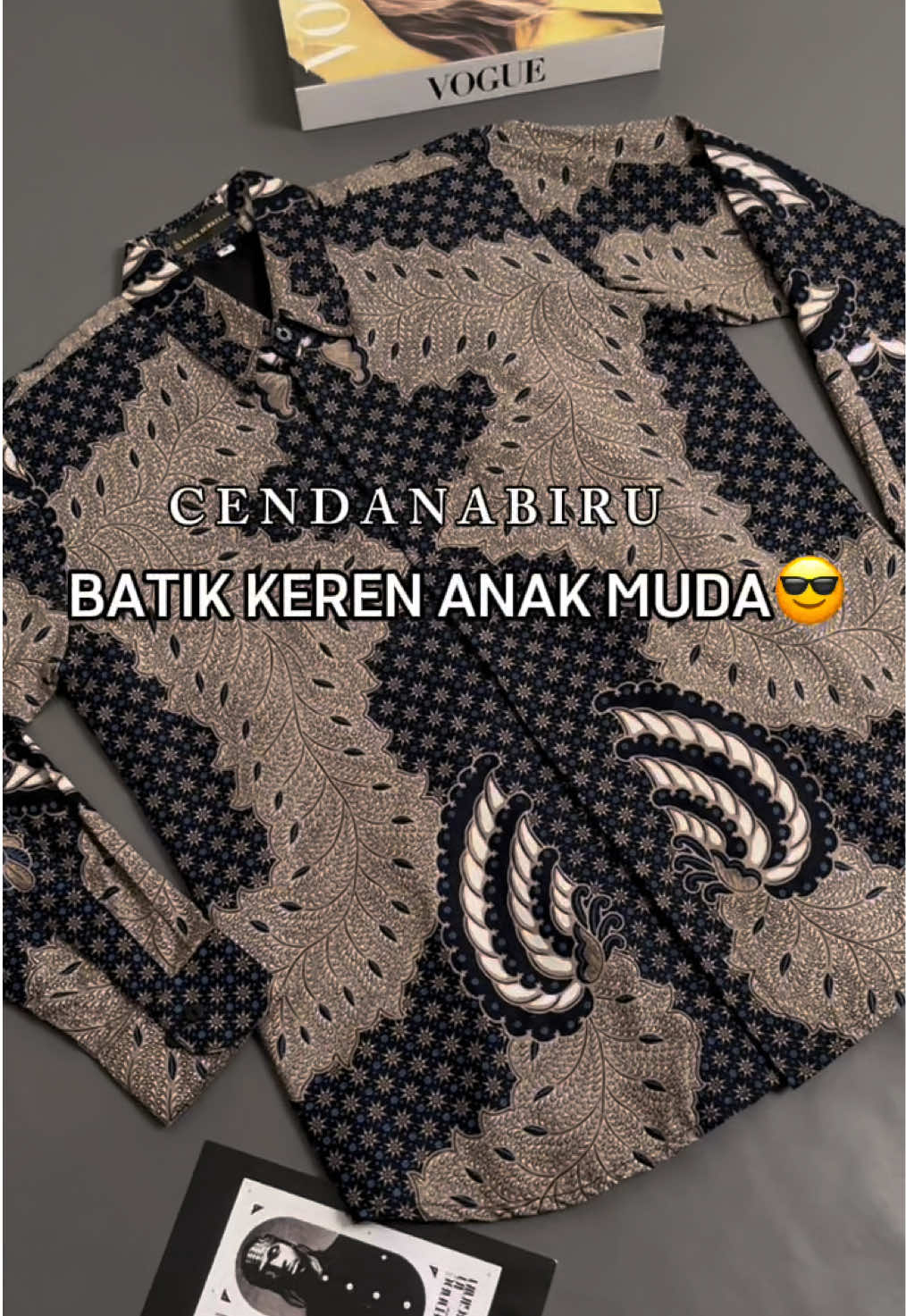 Cendana biru keren buat anak muda,pasti berkelas😎 #kemejabatik #kemejabatikpria #batikberkelas #fyp #ootdbatik 