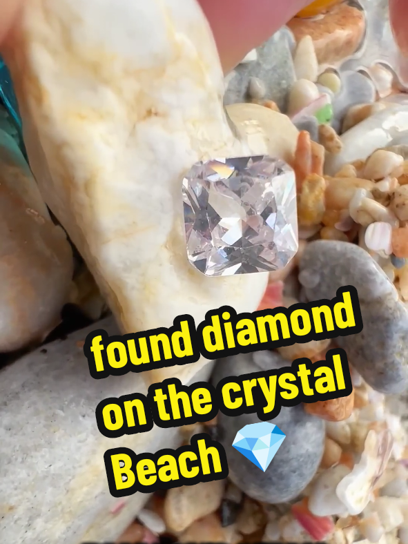 Found diamond on the crystals Beach 💎⛱️ #gemstone #beachvibes #diamond #stones #agates 
