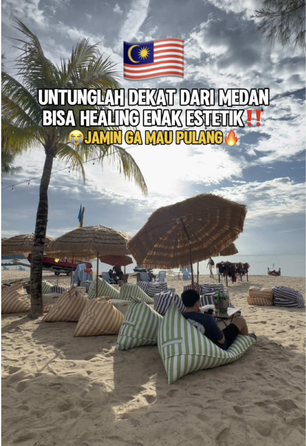 SAVE & SHARE dulu, pergi soon!!!! Untung ajaa ada t4 healingg yang super cozyy, estetik, dan sorrr di deket Medan😍🔥 Biar ga suntuk2 amat, yok gas ke Penang dan ajak sekampunggg kesiniii!! 📍 Ferringhi Bay Batu Ferringhi Penang, Malaysia Google maps ada🥰 #ferringhibay #penangbeach #penangfoodie #batuferringhi #penangmalaysia   
