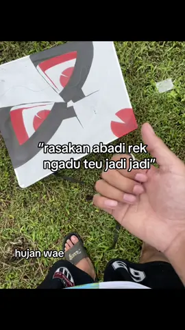hujan wae yeuu#layangan #nostalgia #ngadulayangan #teujadingadu#fypシ 