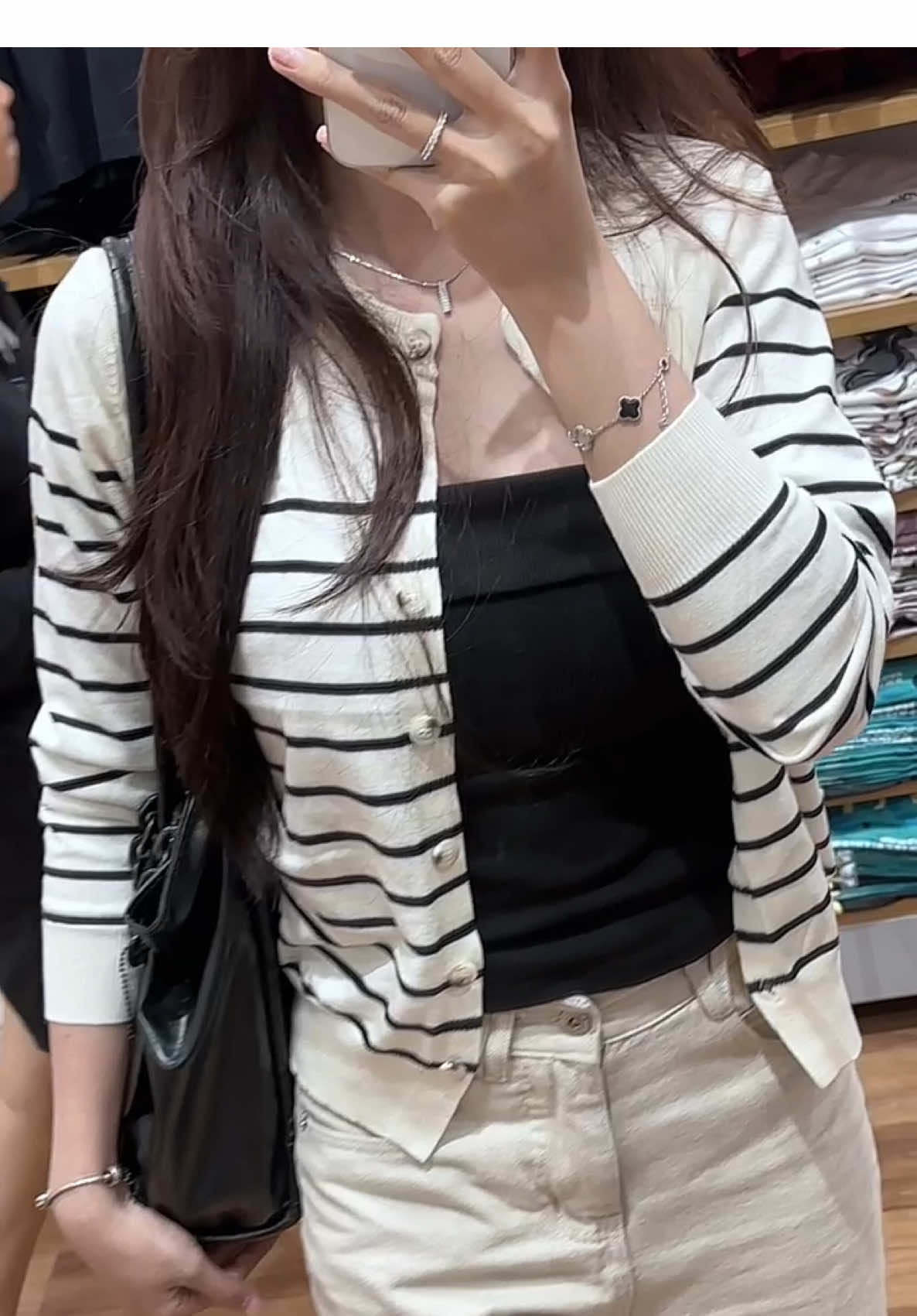 +1 áo khoác len vào tủ đồ ngay đi mấy bà #aolen #aolensoc #aolentaydai #aokhoaclen #aocardigan 