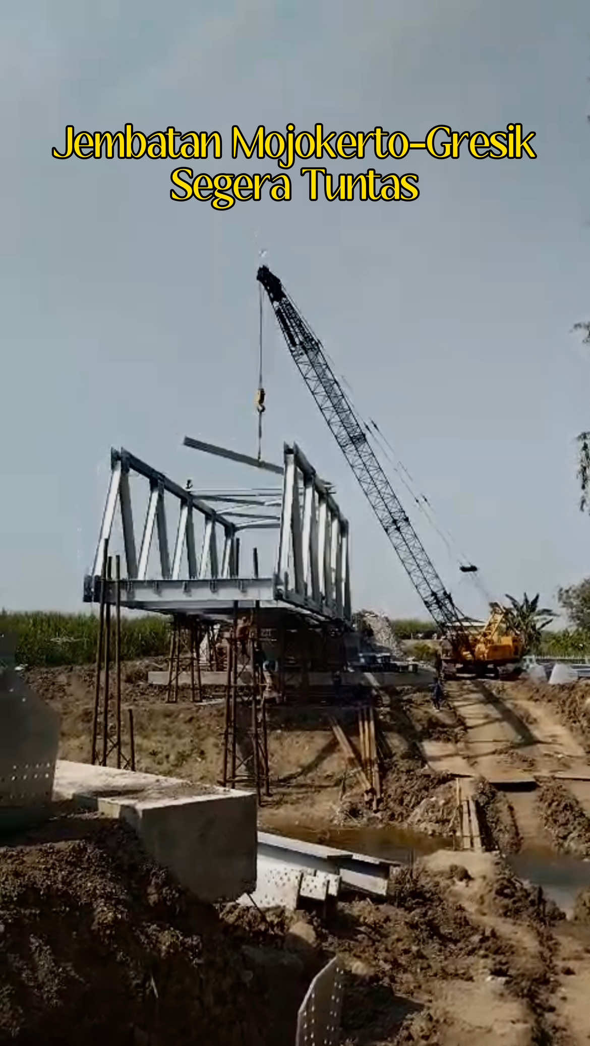 Jembatan Talunbrak, penghubung Mojokerto dengan Gresik bakal tuntas akhir November 2025. Jembatan ini dibangun sepanjang 60 meter, lebarnya 6 meter. #kabarmojokerto #berita #viral #trending #jembatan