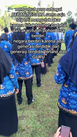 Bagaimana bisa guru yg berjuang mencerdaskan anak bangsa dikatakan sebagai beban negara??? #guru #sad #masukberanda #viraltiktok #fyppppppppppppppppppppppp 