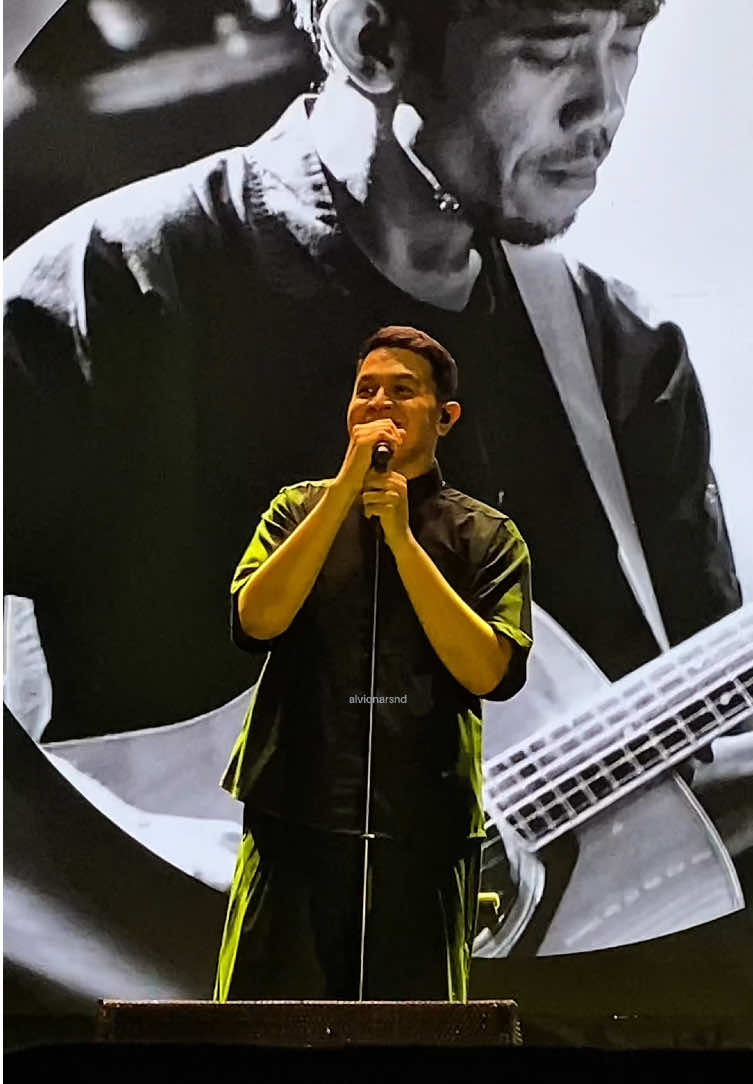 Jatuh Suka ga pernah absen dibawain tiap manggung 😭🫶🏻💗💖💓💞 #tulus #tulusm #jatuhsuka 