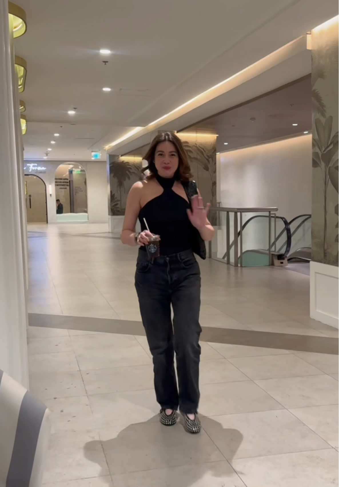 The ever-radiant Bea Alonzo visited our Aivee Clinic Vertis Branch for a skin-reviving session with Doc Aivee herself 💆‍♀️✨ With the power of #AiveeSkinBionutrition and #AiveeSalmonDNA, her skin is now deeply nourished, rejuvenated, and glowing from within 💖 #TheAiveeClinic #AiveeGlow #BeaAlonzo #AiveeDay #DrAivee #AiveeExperience