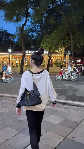 Sắp phải xa nơi này🤍