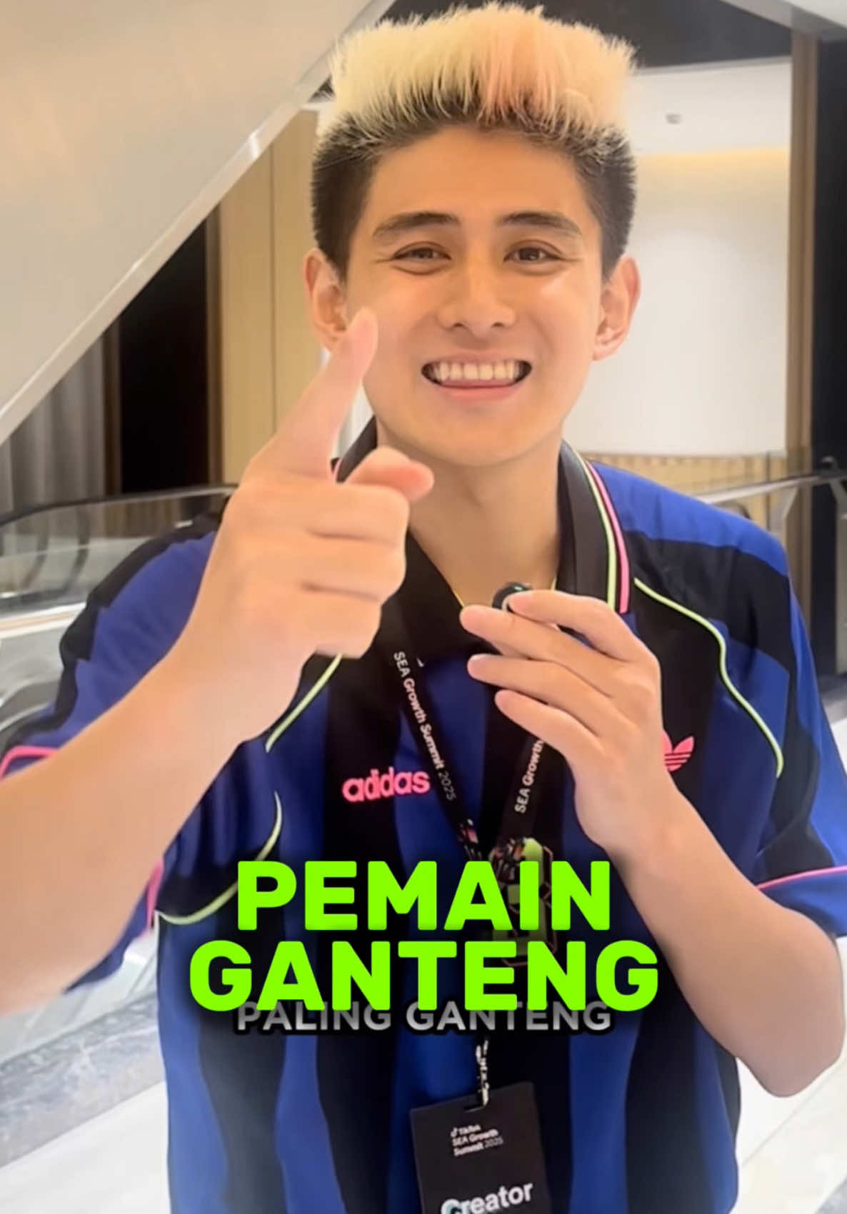 Siapa Pemain Bola Paling Ganteng? 🤔 @Samsung Indonesia #SamsungXTikTokContentSummit #GalaxyZFold7 #GalaxyZFlip7 #GalaxyWatch8 #GalaxyAI  