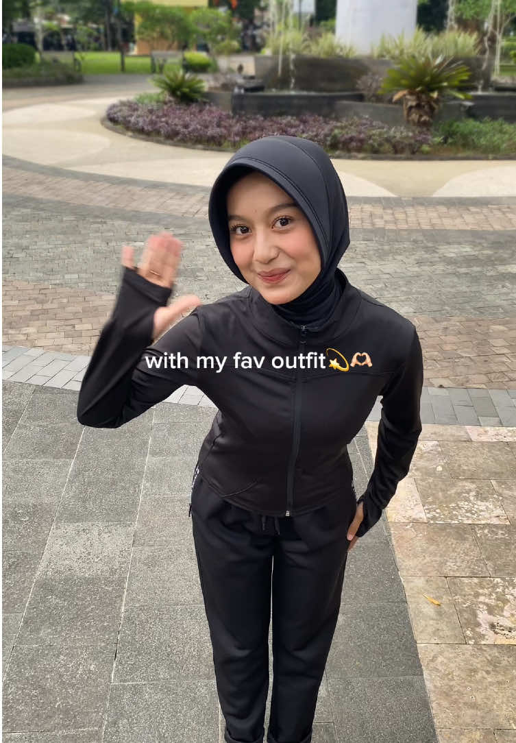 nyaman banget dipakai olahraga🤩 #Running #training #trainingwanita #outfitrunning #strongpants 