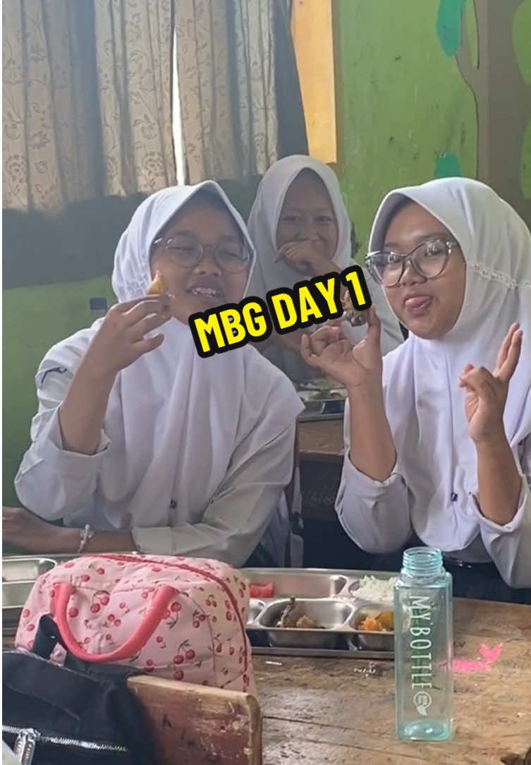 Makan lah man.. sedap man.. mantapp @Gibran Rakabuming @gerindra  MBG DAY 1  #mbg #makanbergizigratis #gurugabut 
