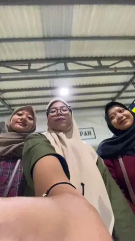 Girls Trip, Backpackeran ke Solo dan Yogya dengan minim budget Yang mau aku spill komen atau dm aja ya.. #girlstrip #backpackergirls #backpackersoloandyogya #keretasemarangsolo #krlyoygyakarta 