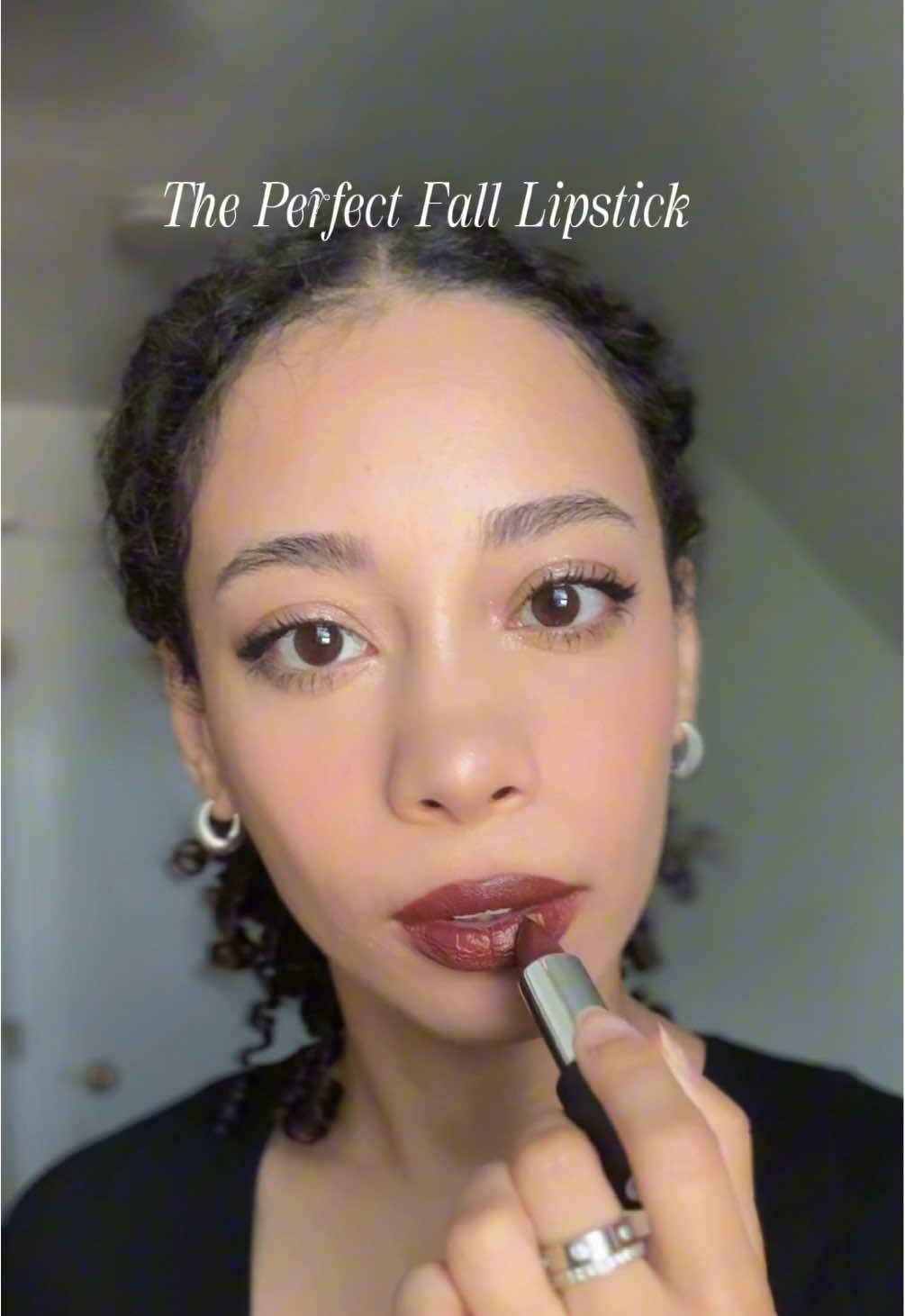 esp for my fellow dark winters! it’s a gorg dark brown from @makeupbymario in Central Park 🤍 #falllipstick #makeupbymariodowntowngirl #fallmakeup #oliveskin #darklipstick 