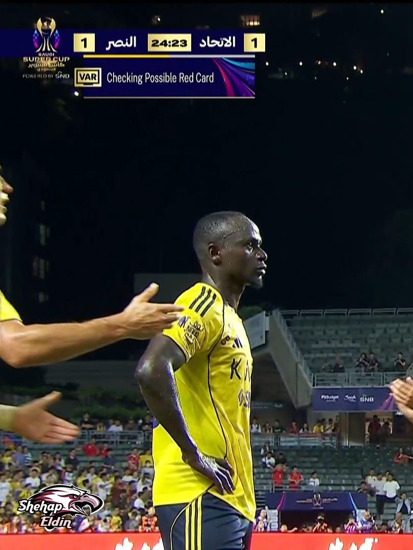 لحظة طرد ساديو ماني لاعب النصر السعودي نتيجة تدخل قوي علي حارس الأتحاد السعودي ❌ #كأس_السوبر_السعودي  #نادي_الأتحاد