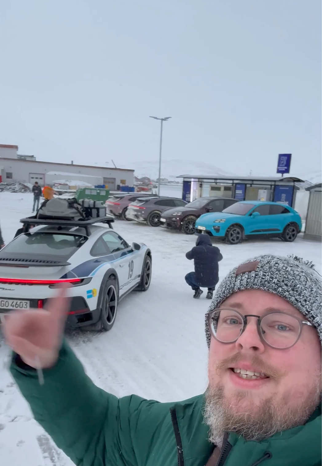 La borne de charge la PLUS AU NORD DU MONDE ?! #porsche #taycan #macan #norvege #roadtrip 