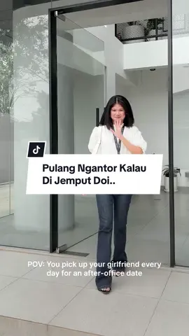 Setelah 9-5 office girls, paling semangat buat lanjut ngedate! Kalian gitu juga gakk?👀 #thisisapril #outfitideas #workoutfit #outfitngantor 
