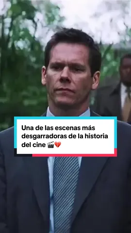 Cuando el dolor se convierte en arte… 🎬💔 Recuperamos una de las escenas más desgarradoras de la carrera de Sean Penn: la confrontación con los policías en ‘Mystic River’ 👮‍♂️ Una actuación tan intensa y conmovedora que le valió su primer Oscar y nos dejó a todos sin aliento. Porque en la pantalla, Penn sabe transformar el sufrimiento en cine que marca para siempre 🥺✨ Un homenaje al talento y la intensidad de uno de los grandes actores de nuestra generación 🙌 #QueVer #Cineentiktok #PeliculasRecomendadas #SeanPenn #MysticRiver