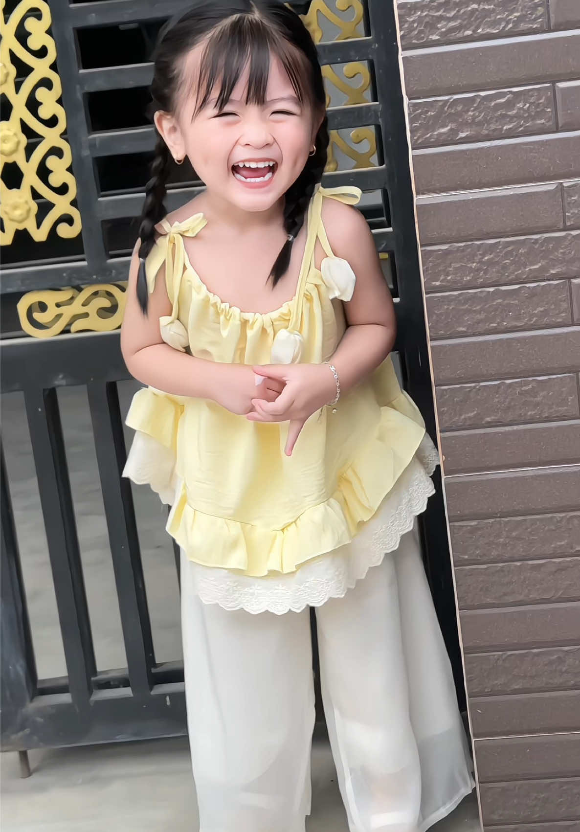 Cười đã quá 🤣#embun #setdoxinh #thoitrangtreem #doxinhmoingay #begaidethuong 