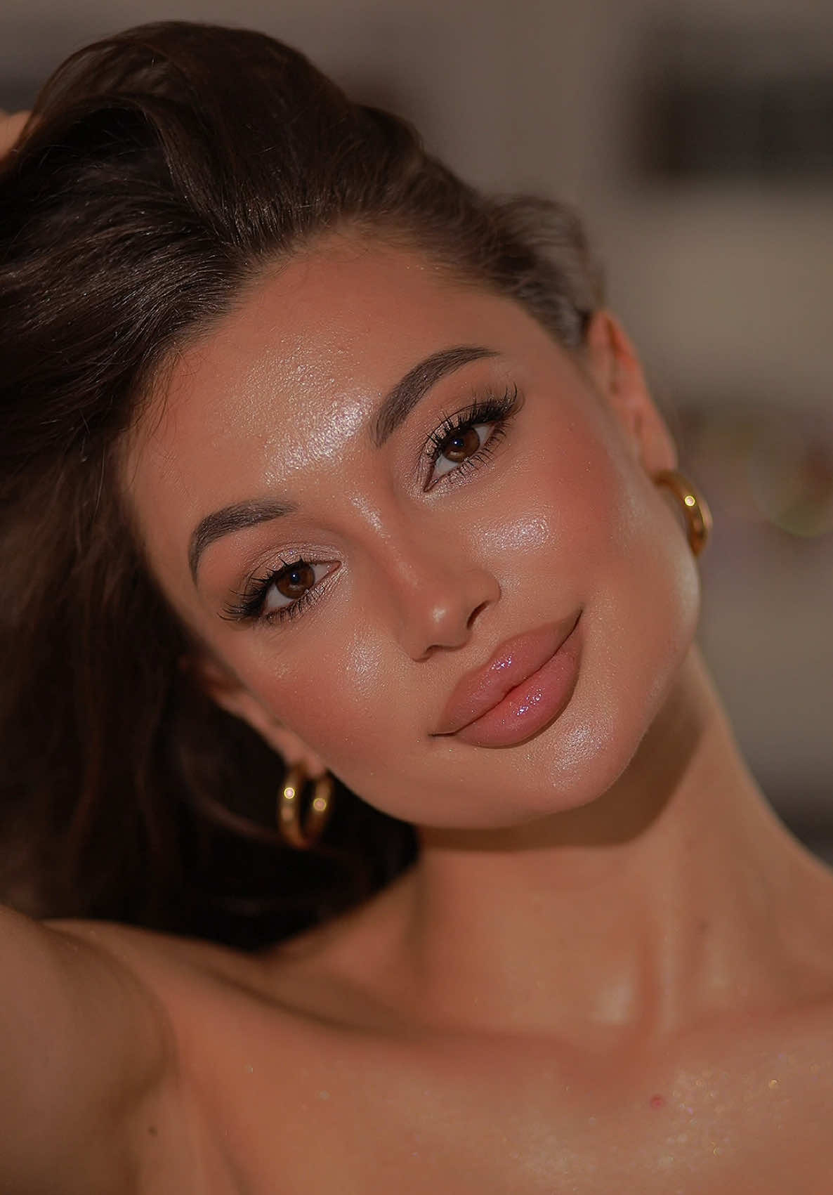 chest makeup🖤✨  тот самый хайлайтер для тела который нужен всем✨ легкий эффект дорогого сияния, которое можно наслаивать до бесконечности!  найти можно на  WB: WW138310 Ozon: 2124933367  Рeкламa: ООО 