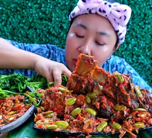 Mukbang iga sapi jantung pisang pete mercon dan lalapan (Yt:Dinart Tomboy) #dinarttomboy #igasapimercon #bikinngiler #mukbangvideo #mukbangeatingshow 
