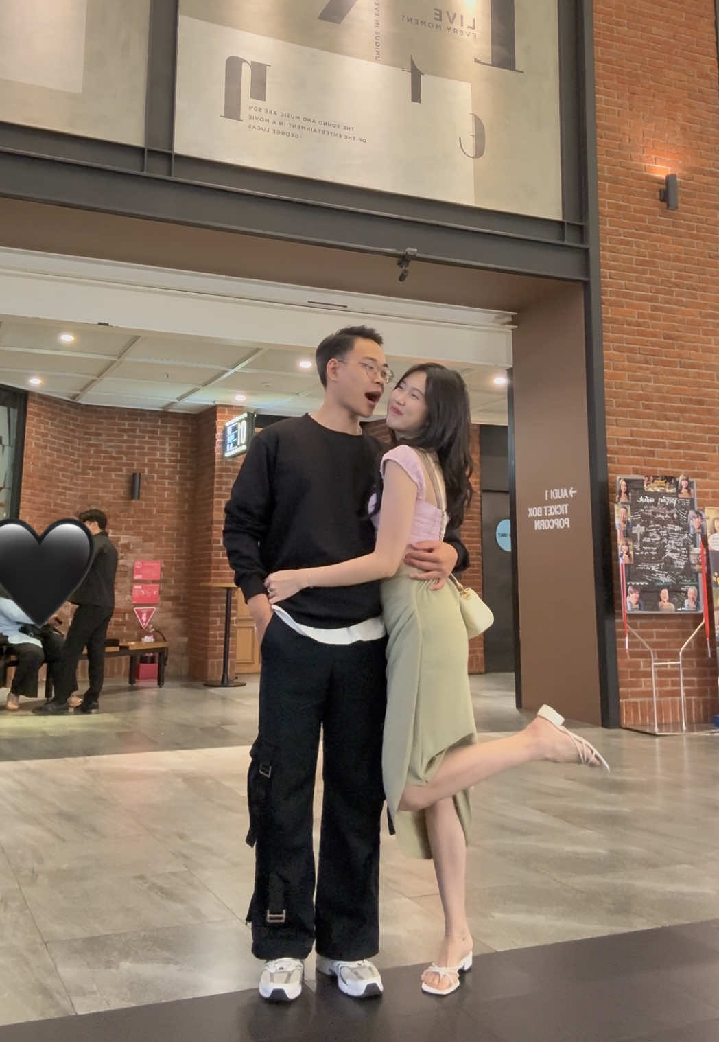 obanai x mitsuri color match outfit 😝🤍  Pertama kali nyoba nonton 4Dx sepertinya tidak cocok dengan kita HAHA next time nyoba imax! ceri diakhir salting sendiri wkwk  #fyp #demonslayer #obanaixmitsuri #outfitcheck #couple 