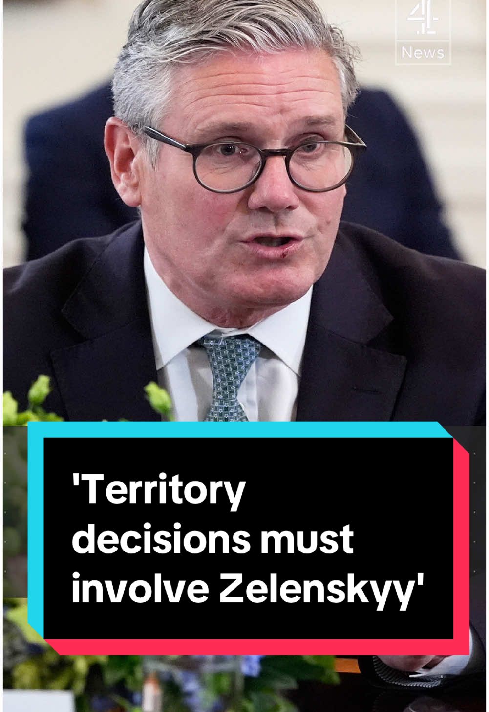 We know that Vladmir Putin wants more land and that Trump thinks Ukraine will have to cede territory to Russia in order to reach a peace agreement. So, after a day of talks with Volodymyr Zelenskyy, Donald Trump and European leaders at the White House, we ask Prime Minister Keir Starmer if he thinks the Ukrainian president now accepts the price of peace involves surrendering land. #Ukraine #Zelensky #Whitehouse #Trump #Channel4news #C4News #News #Politics