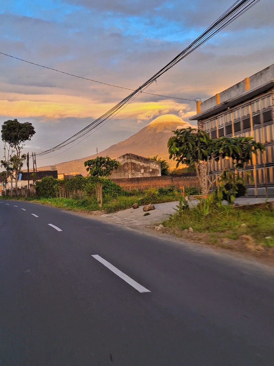 views tadi pagi bener2 cantik bgt! #temanggung #temanggung24jam #sindoro #sumbing #fouryou 