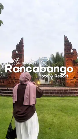 Salah satu Resort di Garut yang punya fasilitas lengkap, view yang cantik, makanannya yang enak & harganya murah 😍👏🏼 Nanti aku spill ada apa aja di Resort ini. Biar murah pesennya lewat tag lokasi dibawah ini yh gais . #staycation #hotel #resort #jalanjalan #fyp 