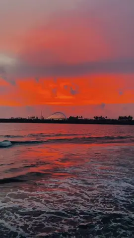 Magical evening...!☁️🧡#tharuupage #backgroundvideo #mindrelaxing #sunset #beachvibes 