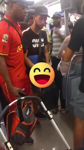 Quand un  guinéenne ce crois avec un voleurs dans les transports publics 😂🇬🇳#@Guinée culture 🇬🇳 