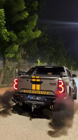 Exhaust test #hilux #ford #grsport
